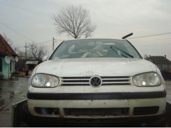 imagine dezmembrez-Volkswagen-Golf-IV-avariat-20375.htm