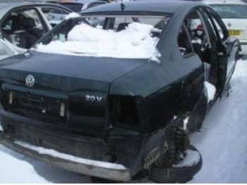 imagine dezmembrez-Volkswagen-Passat-avariat-2259.htm