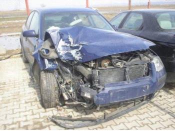 imagine dezmembrez-Volkswagen-Passat-avariat-2285.htm