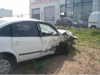 imagine dezmembrez-Volkswagen-Passat-avariat-3454.htm
