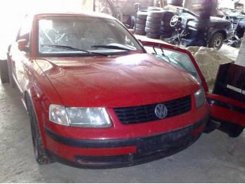 imagine dezmembrez-Volkswagen-Passat-avariat-907.htm