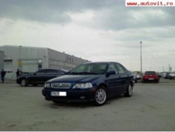 imagine dezmembrez-Volvo-V40-avariat-1579.htm